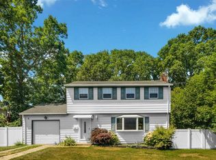 150 W 3rd St, Deer Park, NY 11729