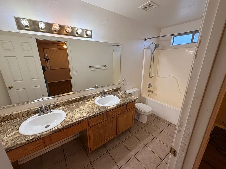 1041 S Matilda St — Photo 21