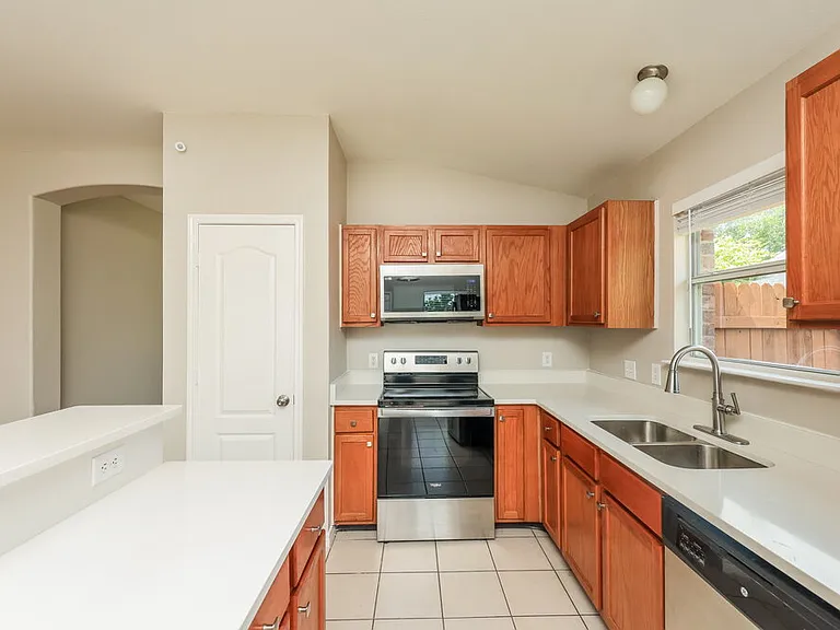 2114 Rose May Dr — Photo 8