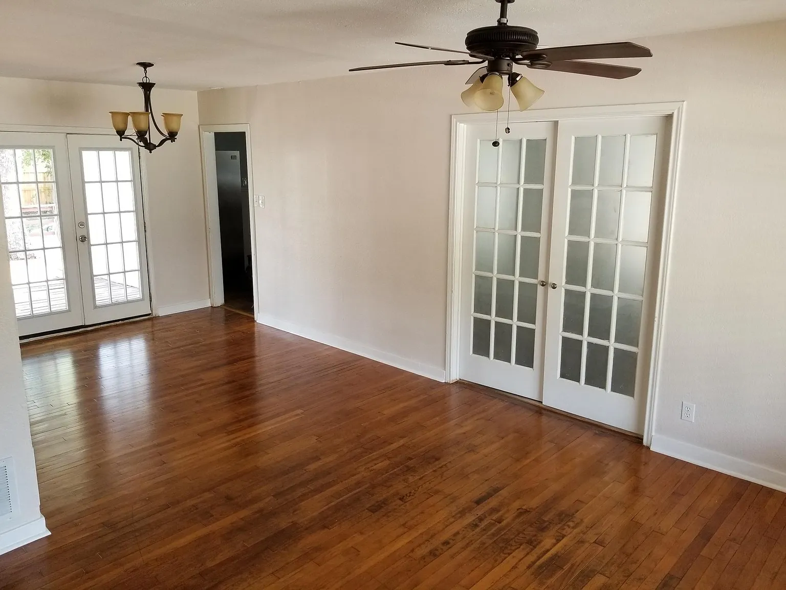 3 bed, 1201 sqft, $1,900 — Photo 3