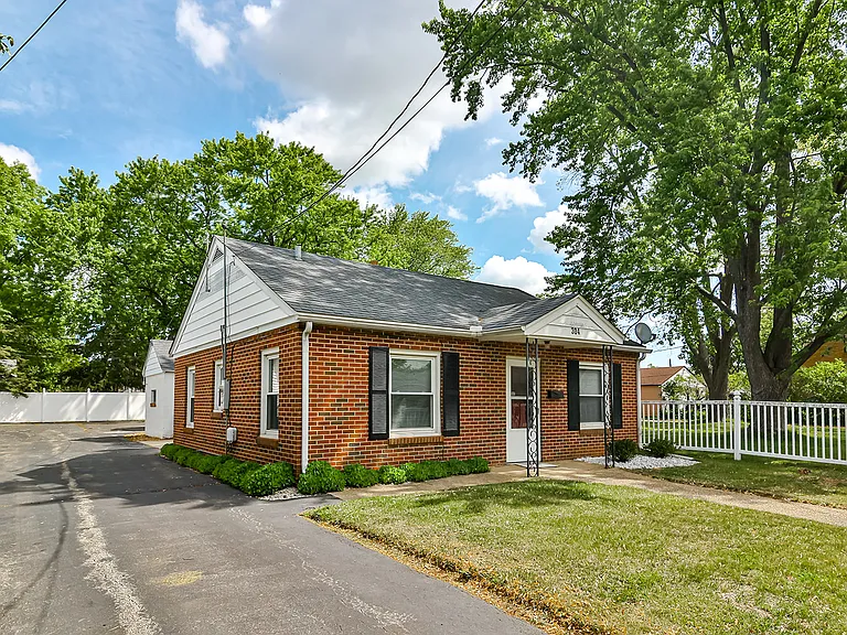 304 Merrill Ave — Photo 2
