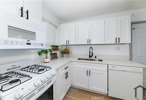 5th image of 218 E Hullett St #A