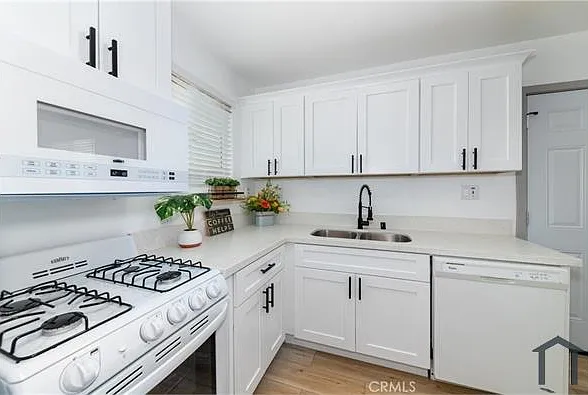 218 E Hullett St #A — Photo 5