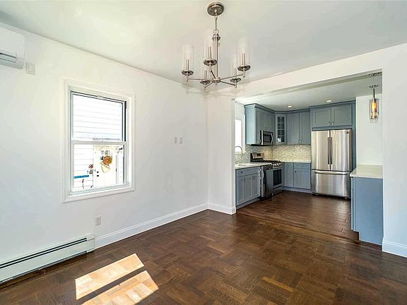 4th image of 260 Broad St