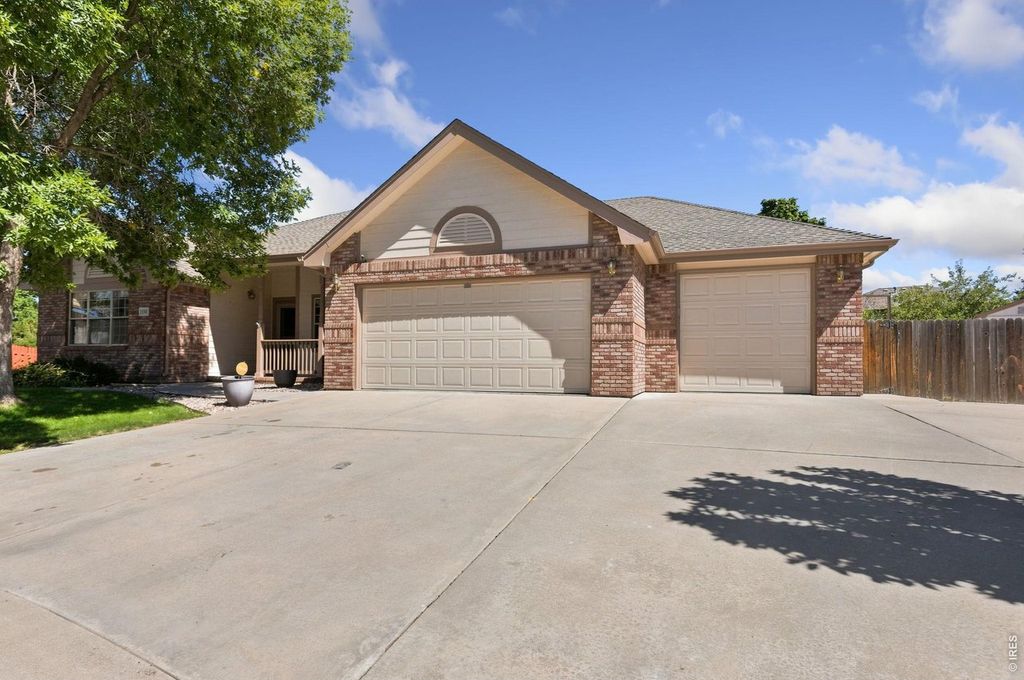 1350 Silverwood Ct
