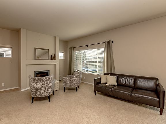 5th image of 908 42nd Ct NE