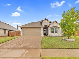 1200 Queens Brook Ln, Fort Worth, TX 76140