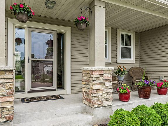 4th image of 878 104th Ln NE