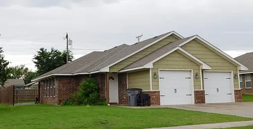 2422 SW A Ave Photo 1