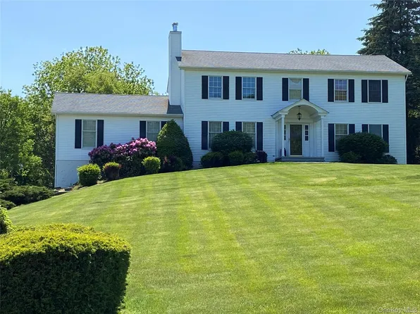 94 Stowe Drive, Poughquag, NY 12570