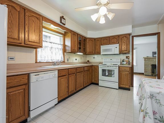 4th image of 8048 Lockwood Ave