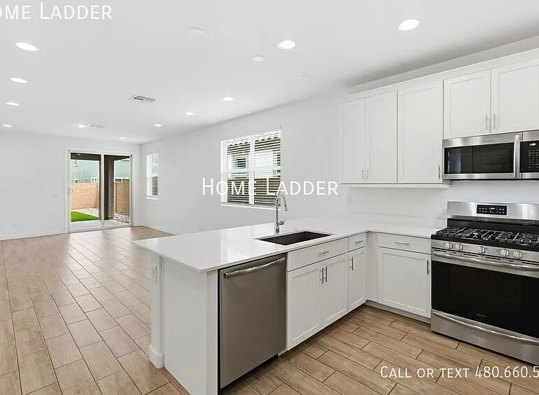 4064 E Catclaw St — Photo 2
