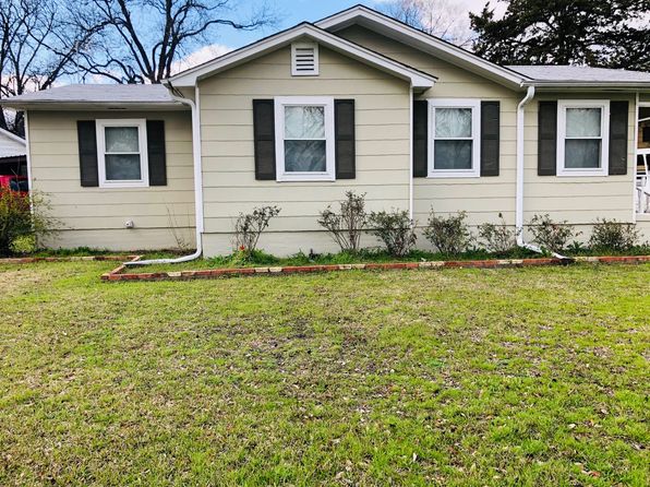 1301 Greenbrier Dr