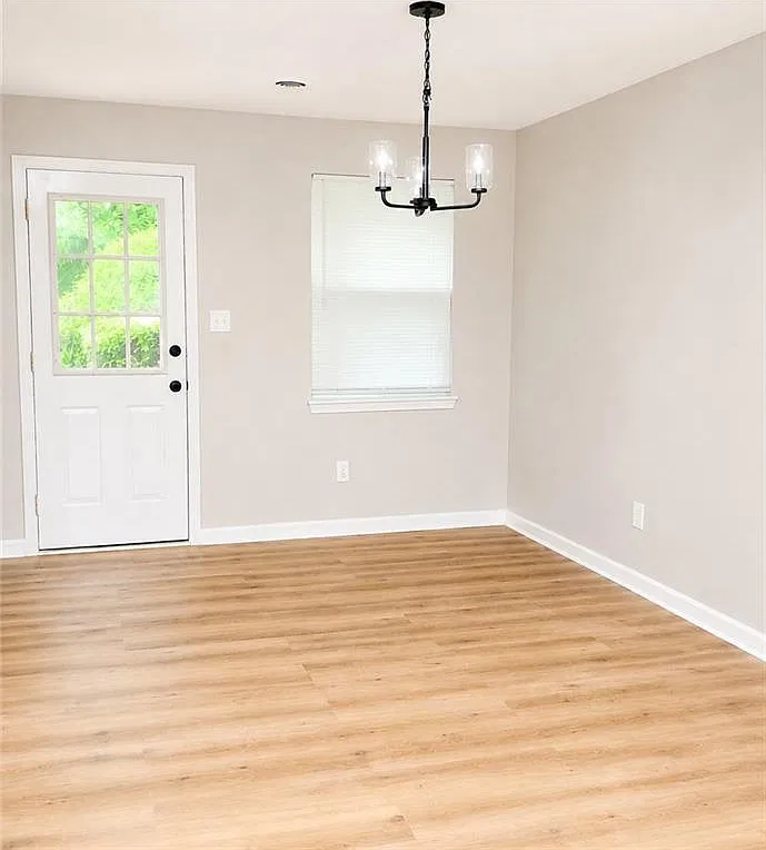 4 bed, 2.5 bath, 1728 sqft, $2,595 — Photo 2