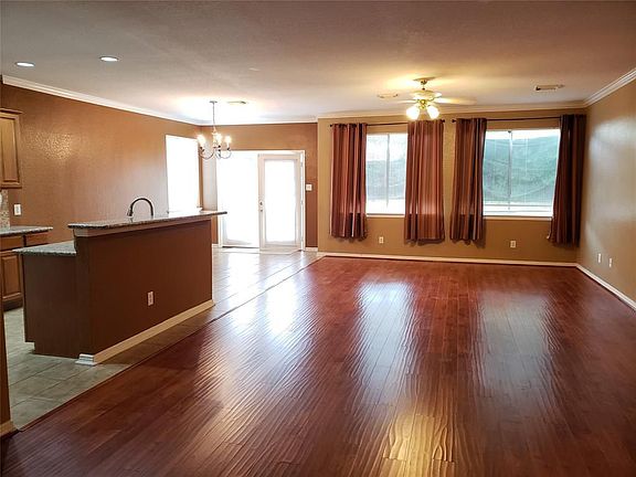 4th image of 1207 Lexington Green Dr