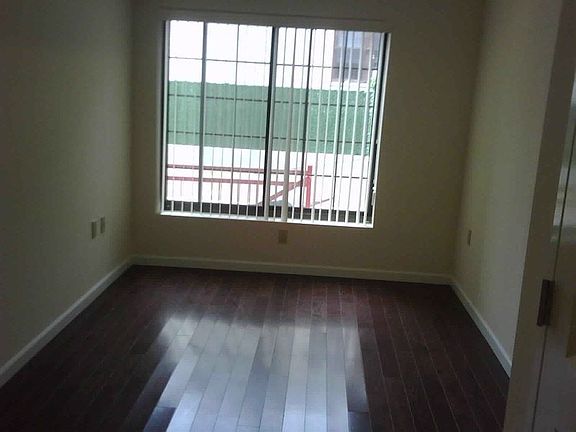 5th image of 2129 31st Ave APT 1B