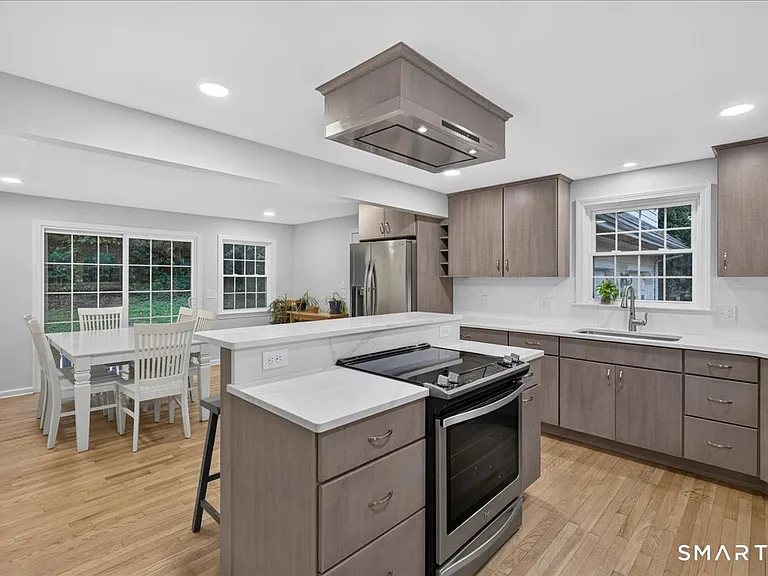 45 Richmond Ave — Photo 8