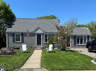 15 Holden St, Warwick, RI 02889