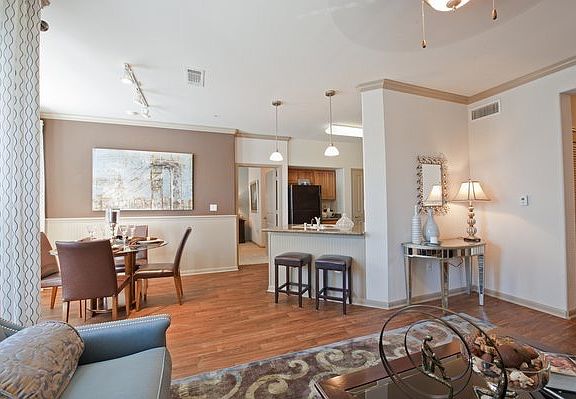 5th image of 3303 Blackburn St #822