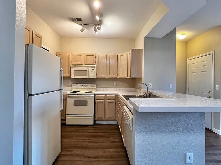 4545 Wheaton Dr #A240 — Photo 6
