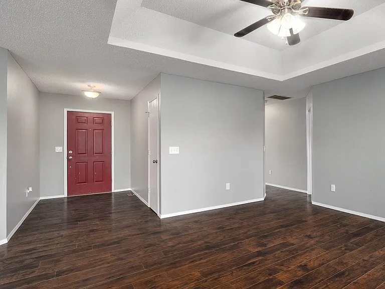 5533 S Walnut Hill Ave — Photo 4