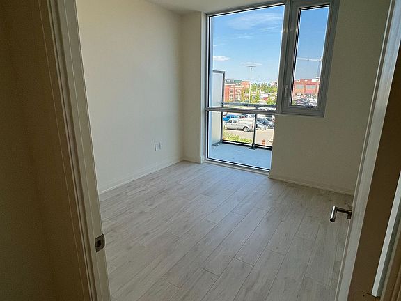 4th image of 509 Dundas St W #216