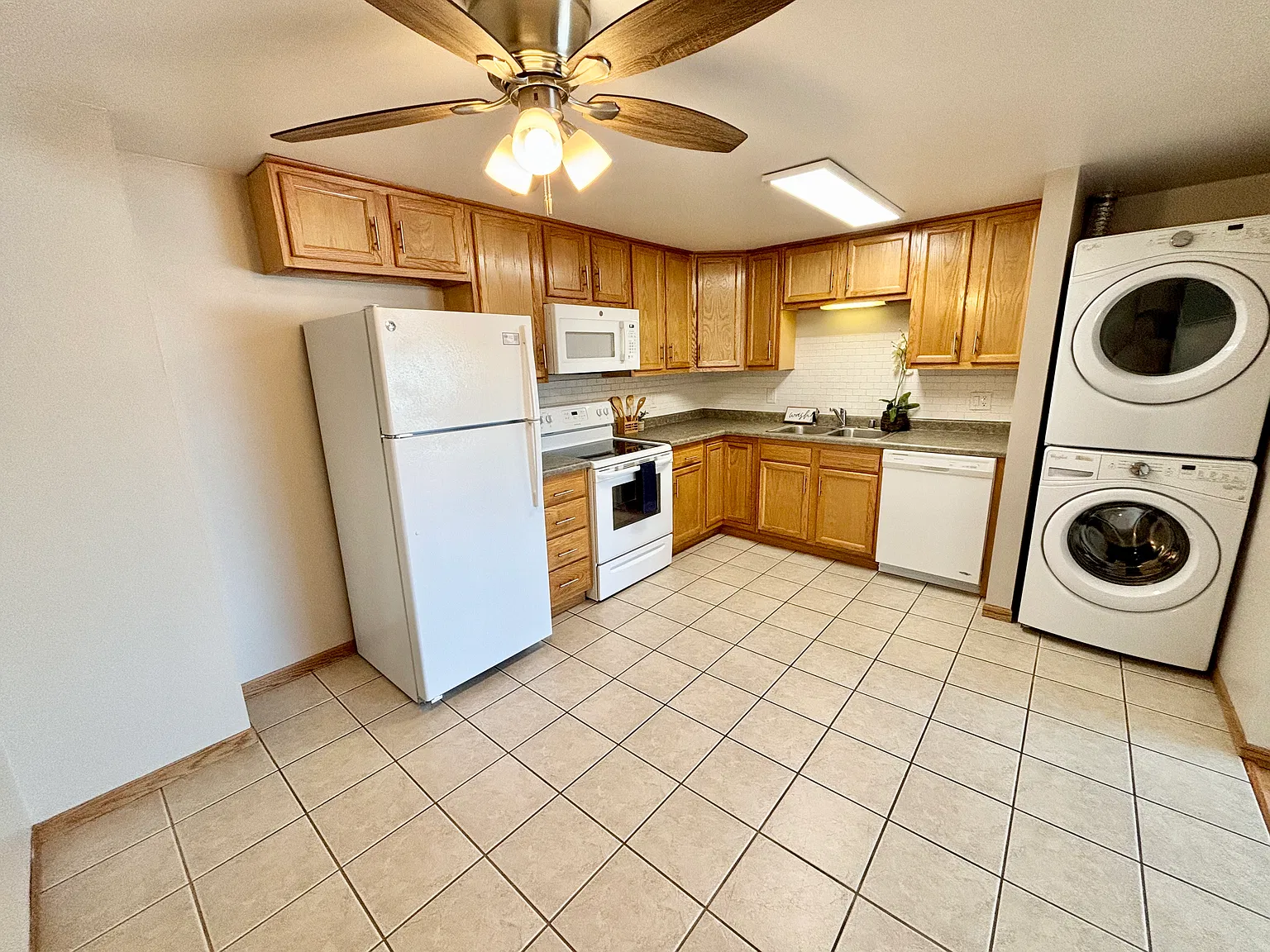 2 bed, 785 sqft, $1,405 — Photo 2