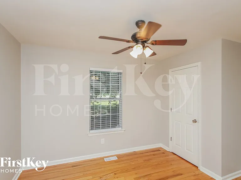 441 Bakers Bridge Cir — Photo 11