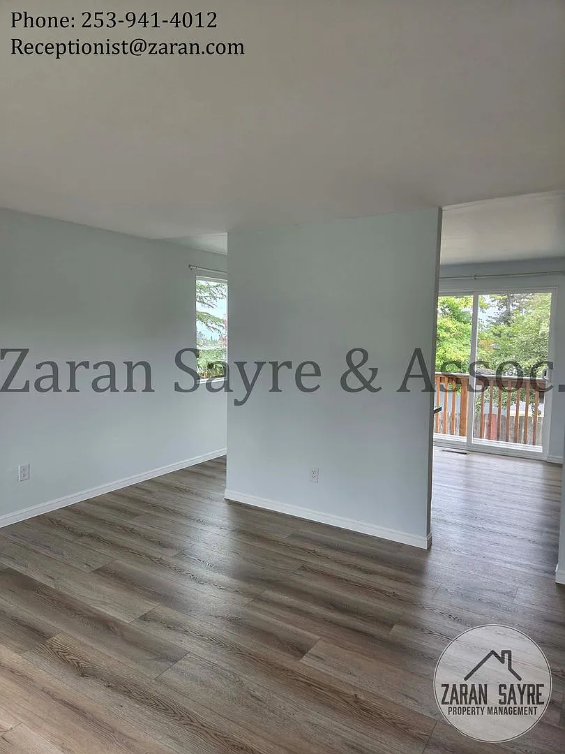 483- Fully Renovated 4 Bedroom on Quiet Cul-de-sac — Photo 4