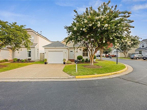 3rd image of 2337 Cape Arbor Dr