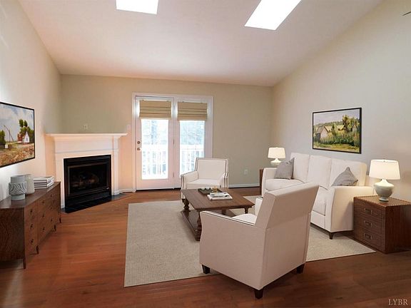 3rd image of 102 Royal Garden Ct