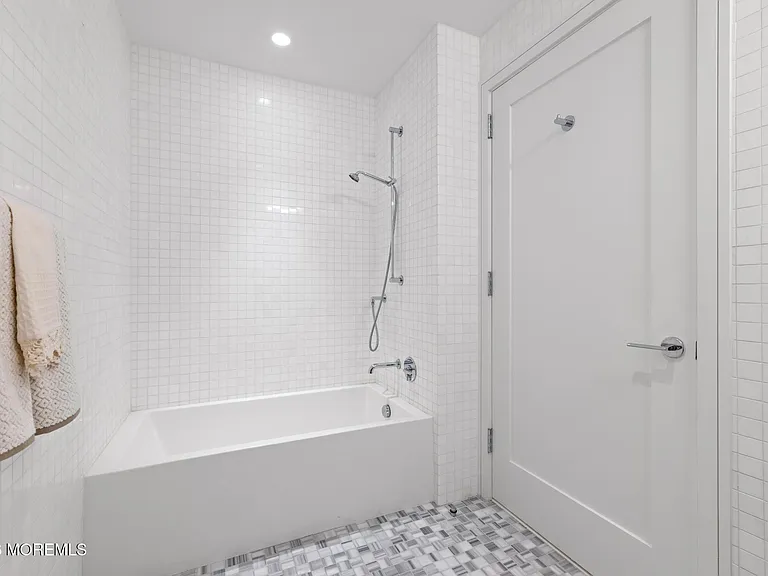 20 Melrose Ter #607 — Photo 24