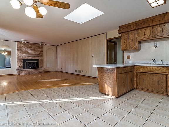 3rd image of 8401 167th St