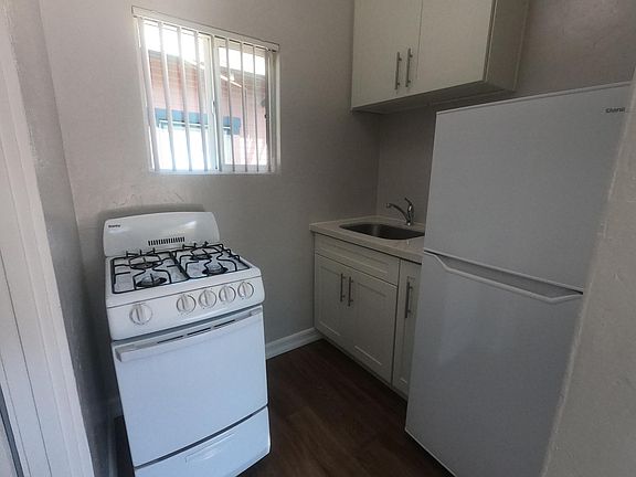 5th image of 1414 Roosevelt Ave #9