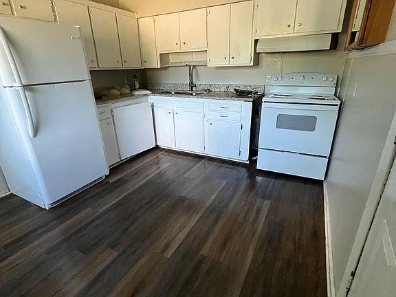 3rd image of 1303 Elsa Jane St