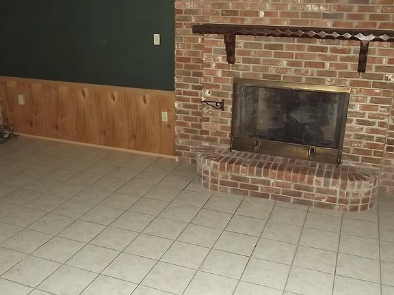 4th image of 219 Terry Michael St