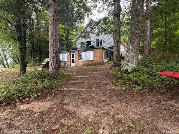 10340 Mud Lake Rd, Interlochen, MI 49643