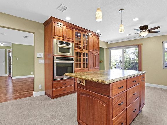 3rd image of 639 Shawnee Ln