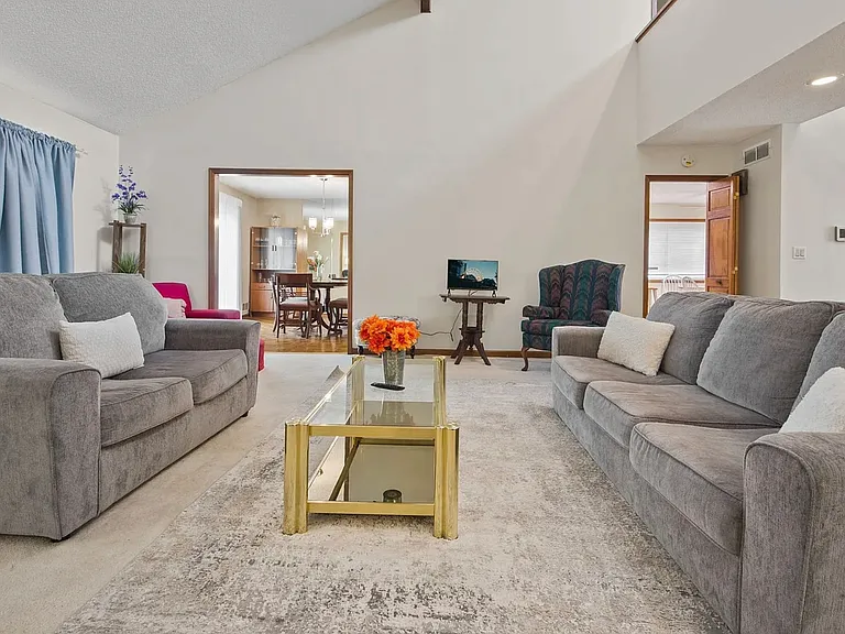 500 Hickory Hills Trl — Photo 2