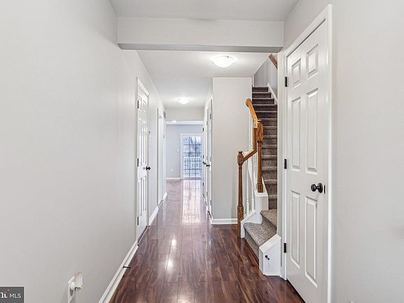 3rd image of 522 Red Bud Ct