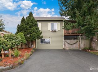 225 SW 184th St, Normandy Park, WA 98166