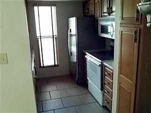 4th image of 215 E Betty Elyse Ln