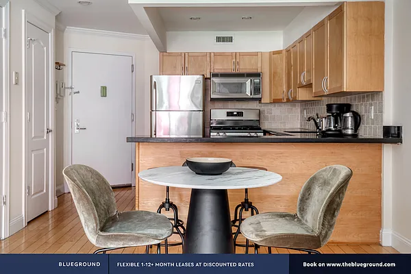 Rented by The Blueground | media 102