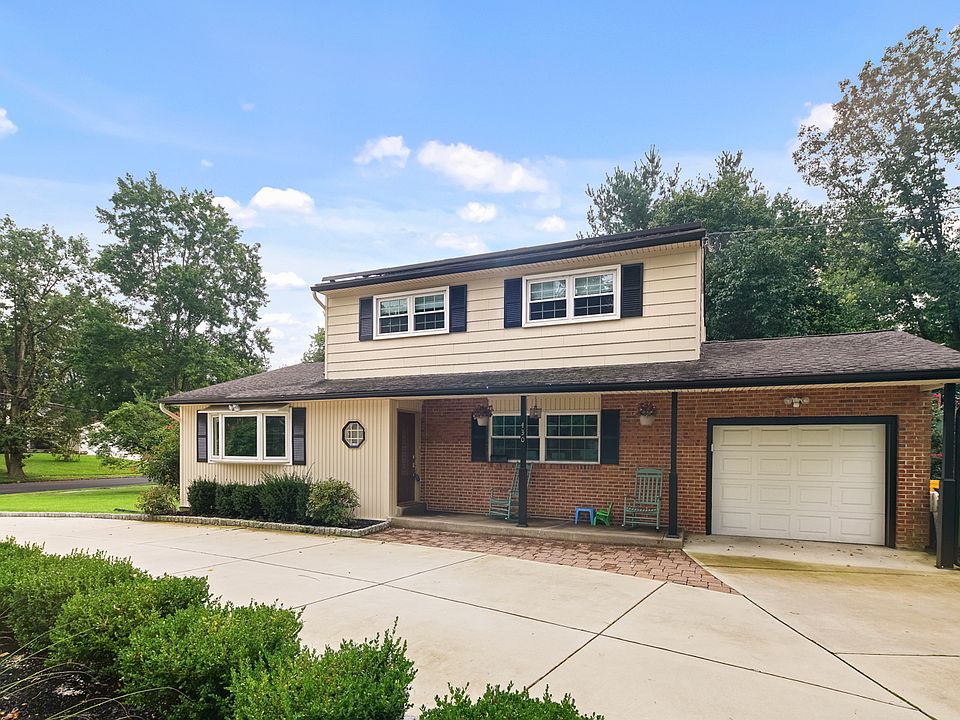 2nd image of 430 Tearose Ln