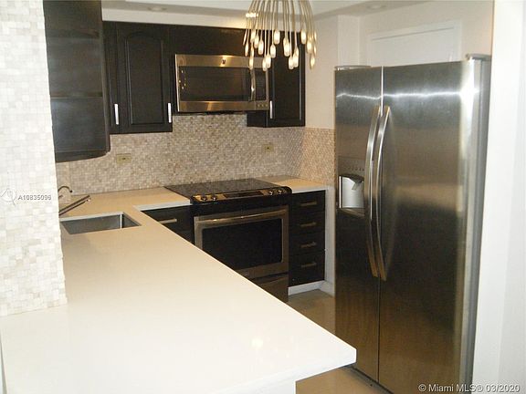 4th image of 1625 SE 10th Ave APT 307