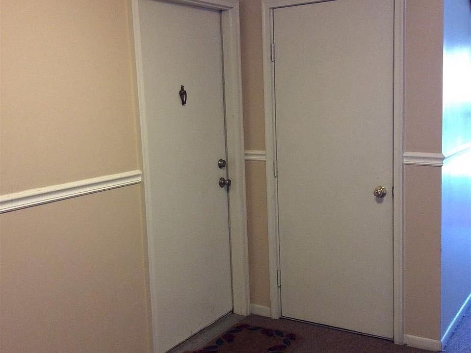 2nd image of 3940 Mack Rd APT 4