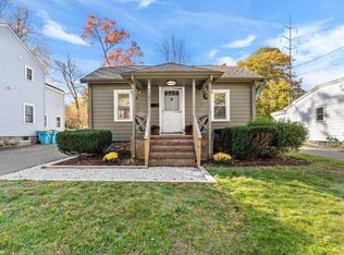 1011 Webster St, Needham, MA 02492