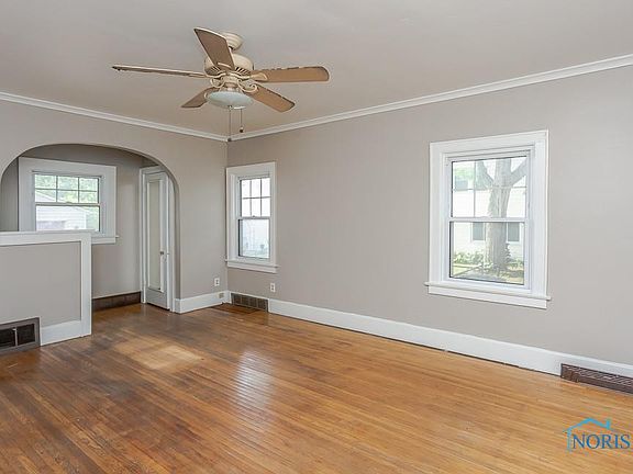 5th image of 3843 Buell Ave