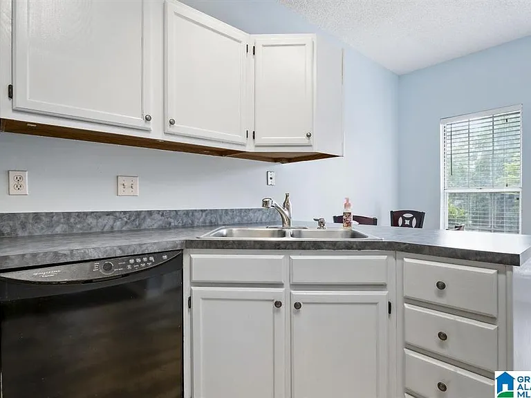 1947 Waterford Pl #1947 — Photo 9