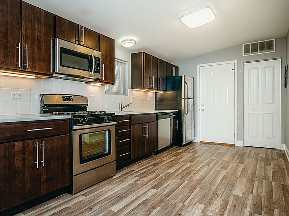 2nd image of 2927 W Lyndale St Unit 2